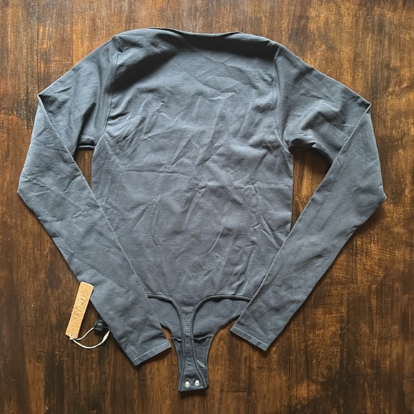 SKIMS Essential Long Sleeve Thong Bodysuit NWT - Picture 6 of 6